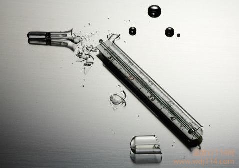 溫度計碎了，溫度計摔碎了水印怎么處理？